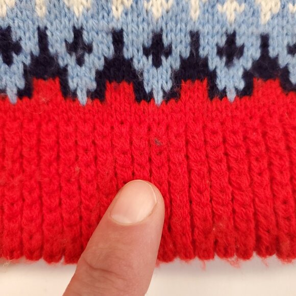 VTG Wigwam Mills Beanie Pom Ski Hat Creslan Acrylic Made in USA Red White Blue - Picture 3 of 8